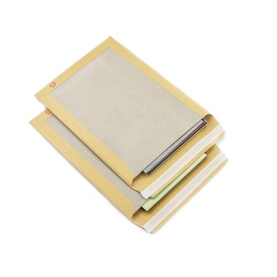 Envase con cartón de cartón gris con papel Kraft marrón